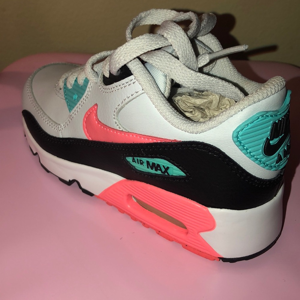 Nike kids shoe - Picture 3 of 4